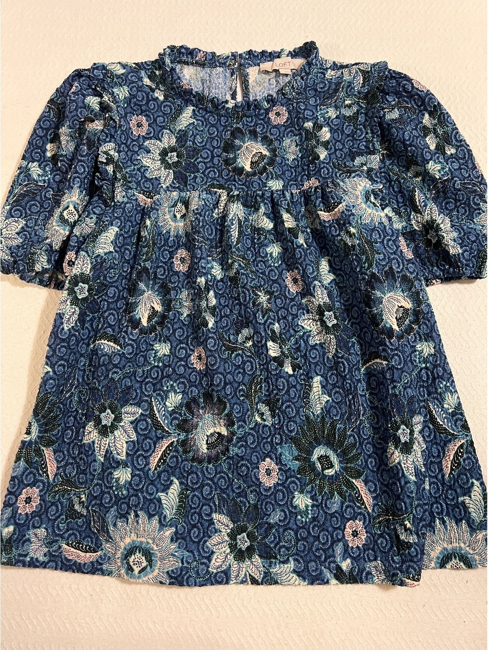 LOFT women’s Blue Floral top Size Large